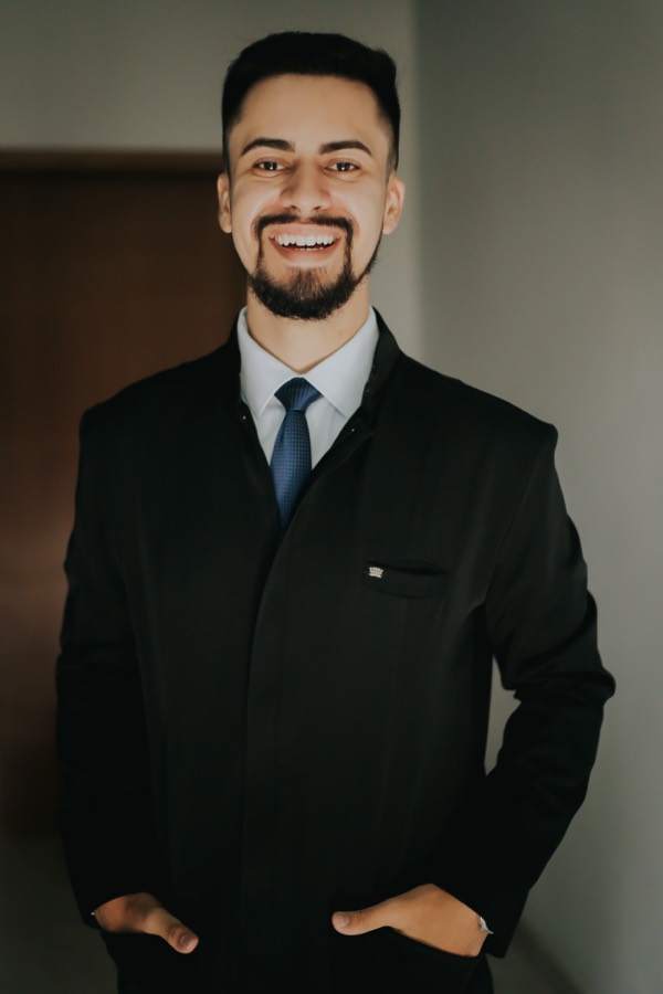 Dr. Douglas Vaz